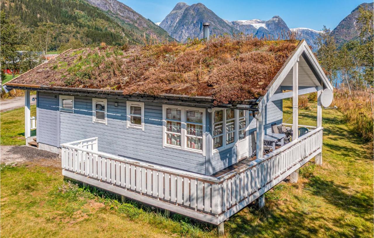 Cozy Home In Fjaerland With House A Mountain View Екстериор снимка