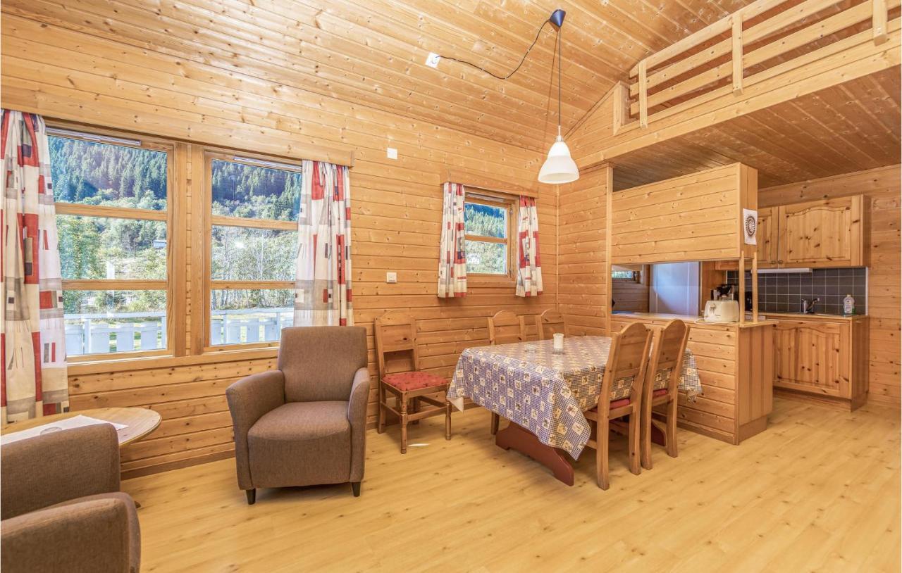 Cozy Home In Fjaerland With House A Mountain View Екстериор снимка
