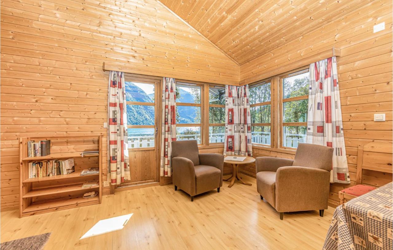Cozy Home In Fjaerland With House A Mountain View Екстериор снимка
