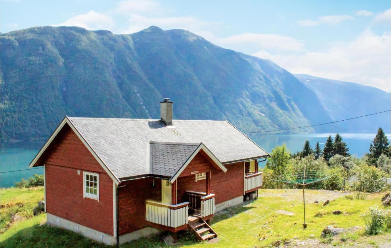Cozy Home In Fjaerland With House A Mountain View Екстериор снимка