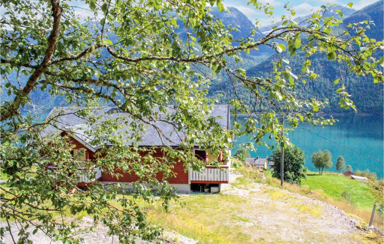 Cozy Home In Fjaerland With House A Mountain View Екстериор снимка