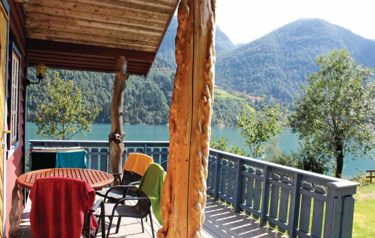 Cozy Home In Fjaerland With House A Mountain View Екстериор снимка