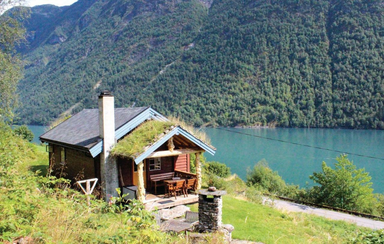 Cozy Home In Fjaerland With House A Mountain View Екстериор снимка